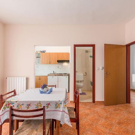 Beautiful Home In Visnjan With Wifi Luaran gambar