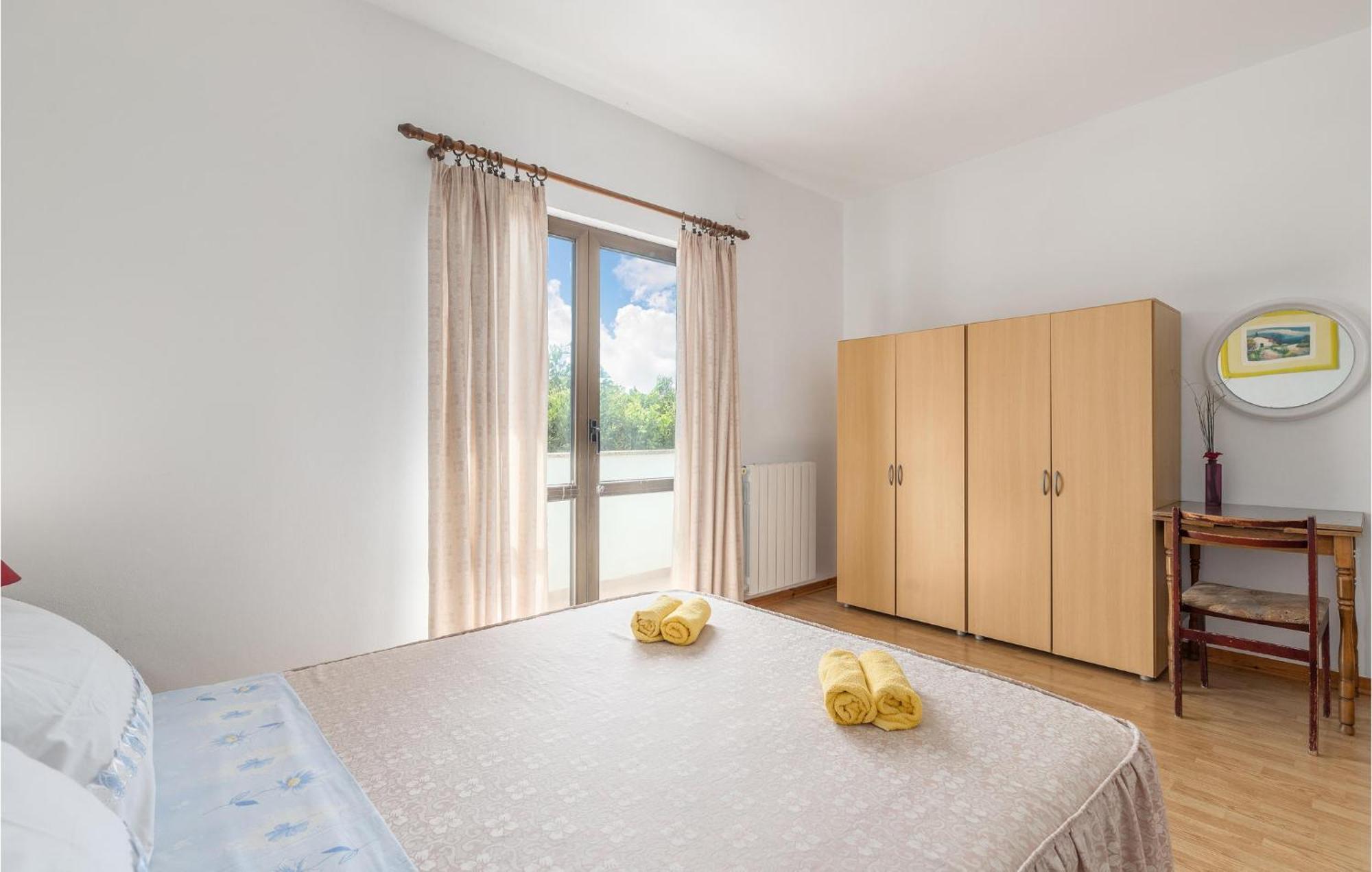 Beautiful Home In Visnjan With Wifi Luaran gambar