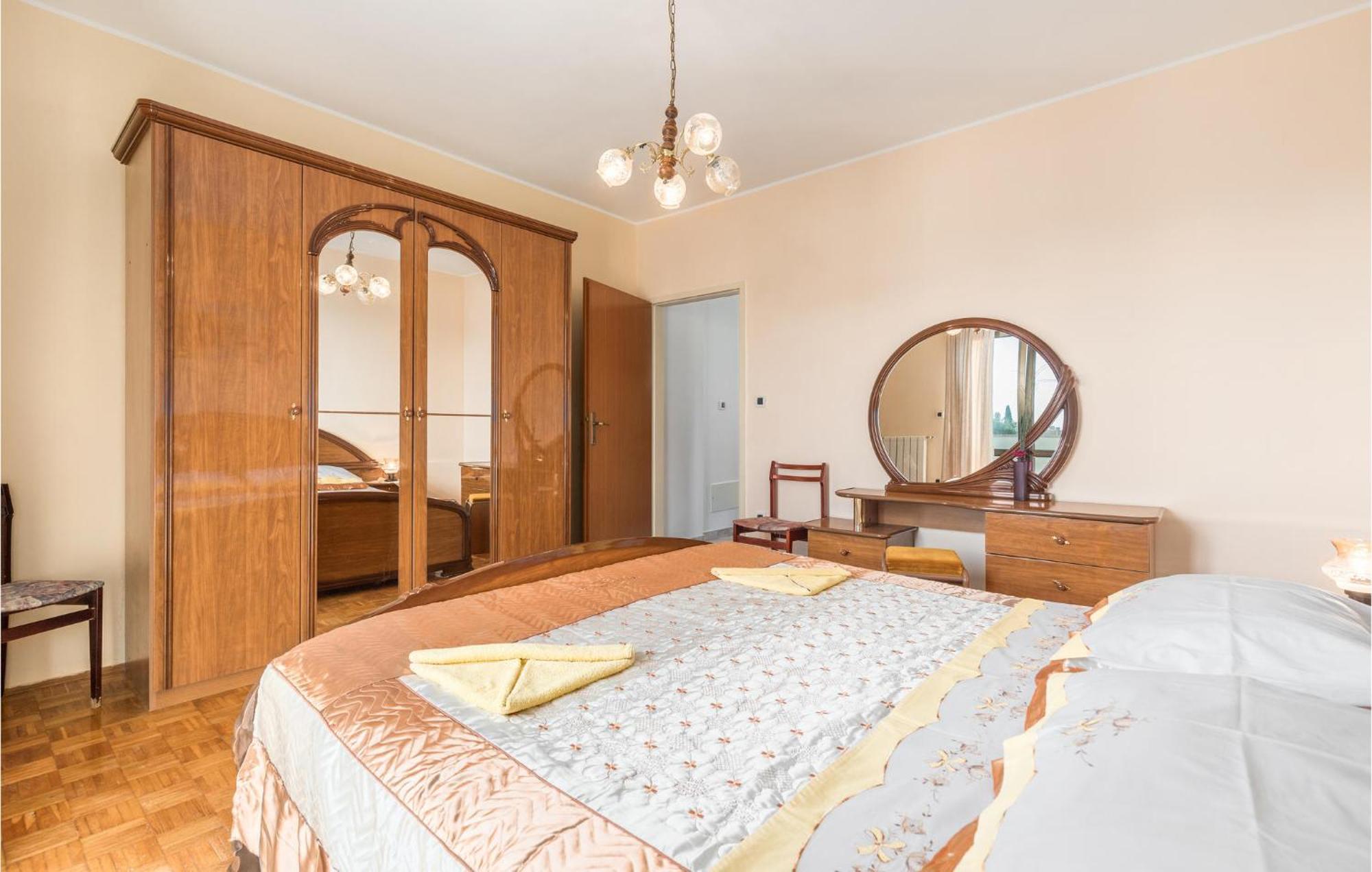 Beautiful Home In Visnjan With Wifi Luaran gambar