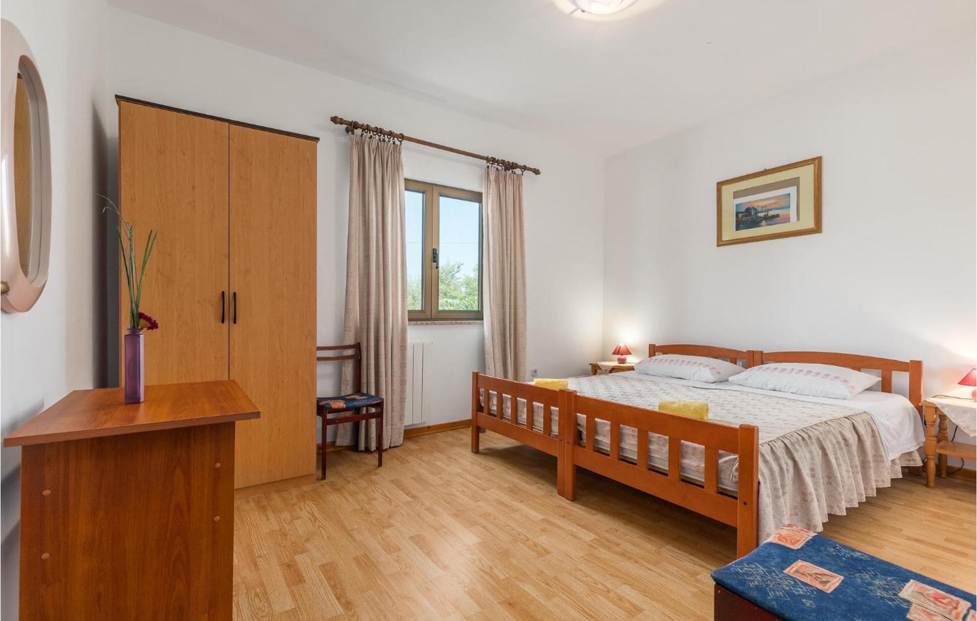 Beautiful Home In Visnjan With Wifi Luaran gambar