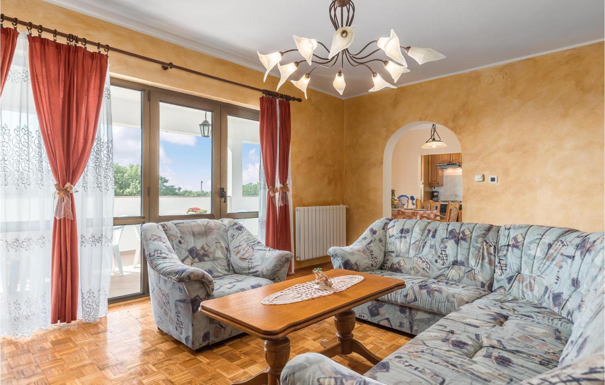 Beautiful Home In Visnjan With Wifi Luaran gambar