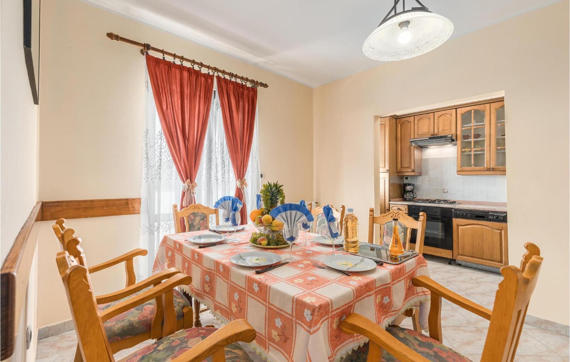 Beautiful Home In Visnjan With Wifi Luaran gambar