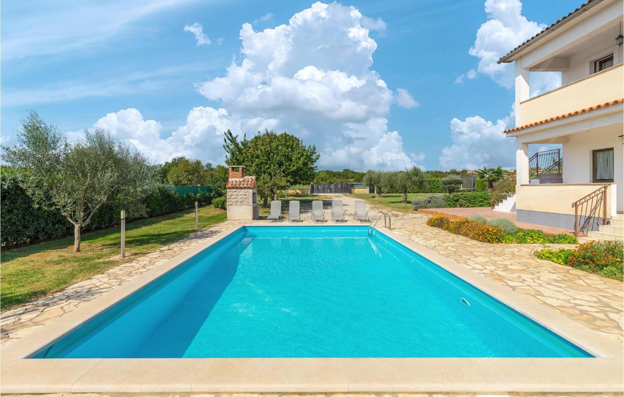Beautiful Home In Visnjan With Wifi Luaran gambar
